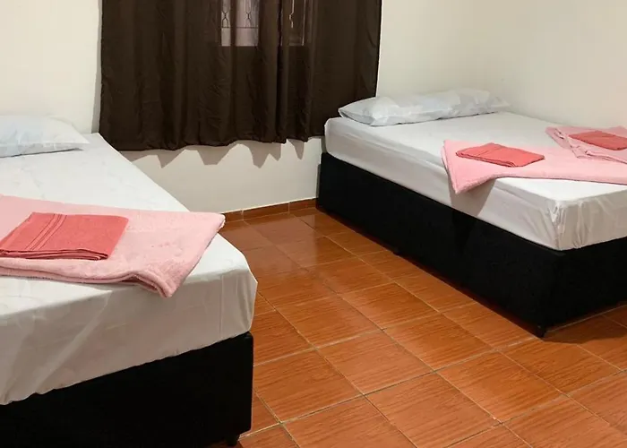 Casa Completa Com 03 Quartos A Um Quarteirao Da Basilica Nacional